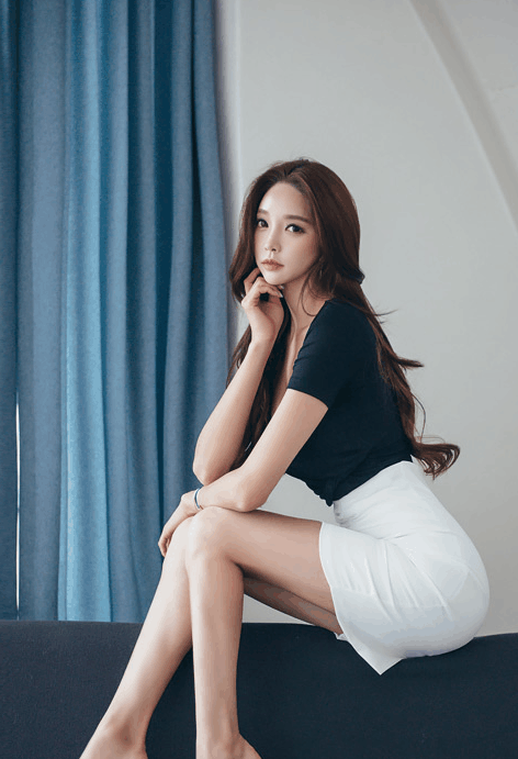 要做一个果断的人,直接购买,这条裙子从侧面看起来身材好的女孩可以