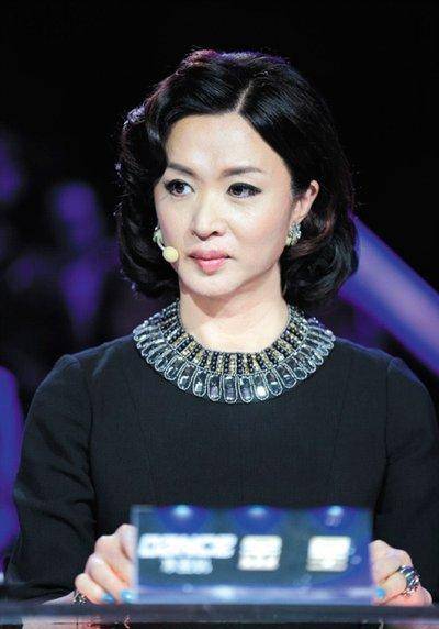 23岁娶妻,28岁变性,38岁嫁人妇,52岁的金星又曝新情况_汉斯_节目_明星