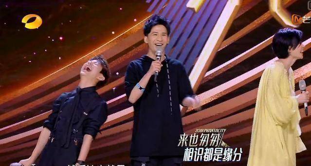 观众哄堂大笑_何炅_评价_因为