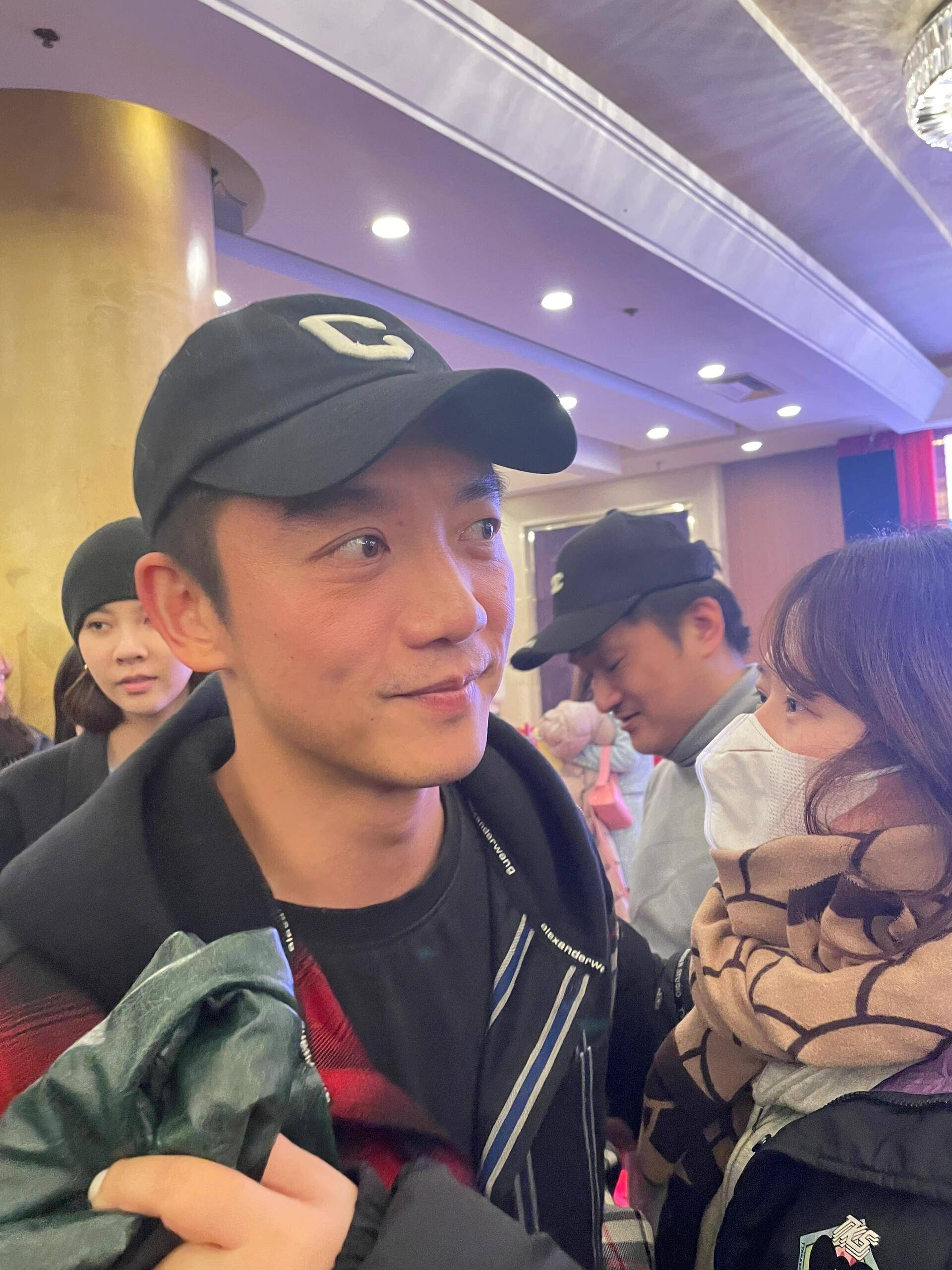 同事碰到李小冉,贡献了今年最好笑的笑料_明星_郑恺_酒席