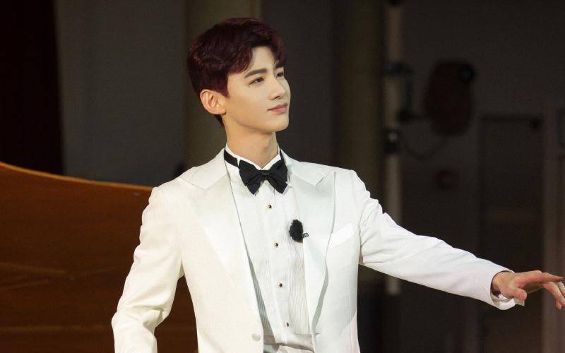 原创明侦撒贝宁放狠话白敬亭揪衣领反击却被他的大嗓门吓退了