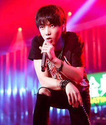 《明日之子》怼李袁杰,出席活动护邓紫棋,"华怼怼"果然真性情_华晨宇