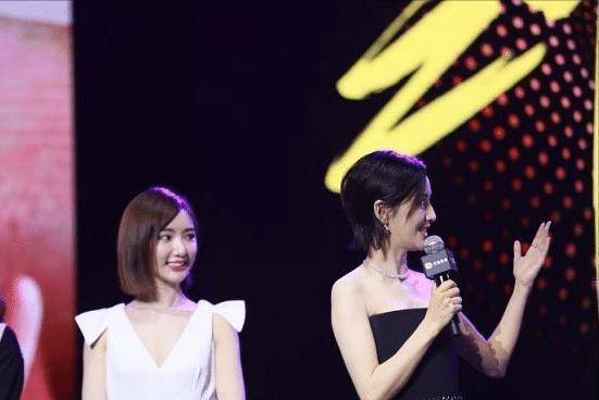 毛晓彤与佟丽娅只相差了4岁气质却完全不同一纯一欲皆有魅力