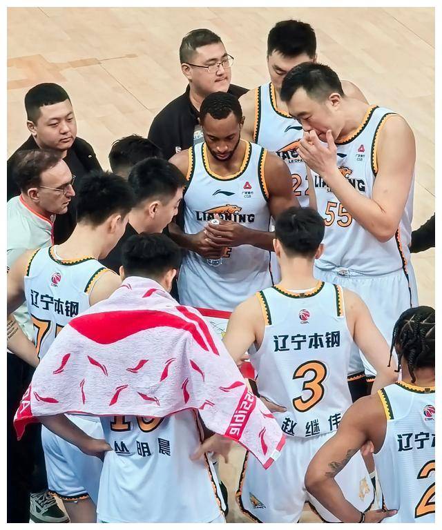 辽宁男篮遭遇考验,杨鸣喜忧参半,替补不及格成埋下季后赛隐患