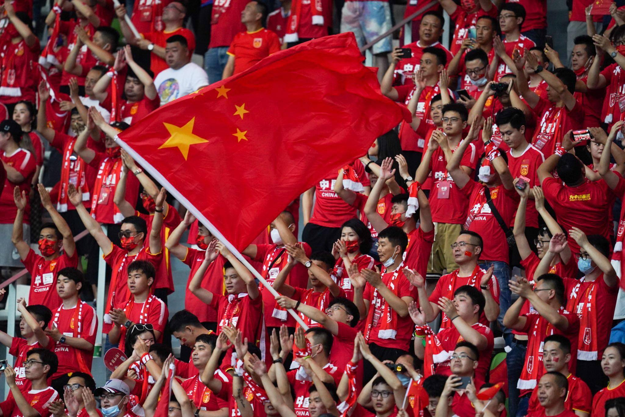 韩国队和中国国家足球队需要在接下来的比赛中找回状态,重振旗鼓;越南