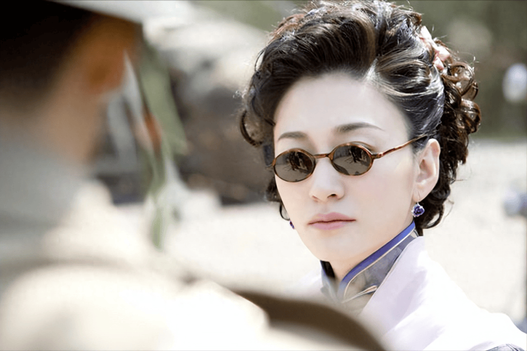 李小冉情路虽坎坷终获人间清醒赞誉翻身之日已至