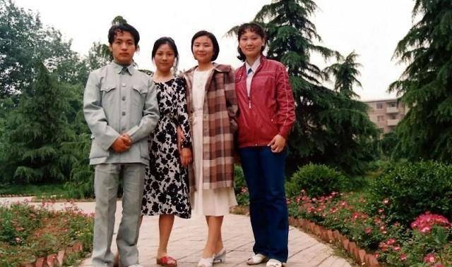 顾城:自由和纯粹的诗人,诗歌给予他天真任性,也吞噬了他和妻子_孩子