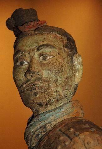 原创1999年兵马俑二号坑发现一个陶俑其神秘面孔让考古界为之震动