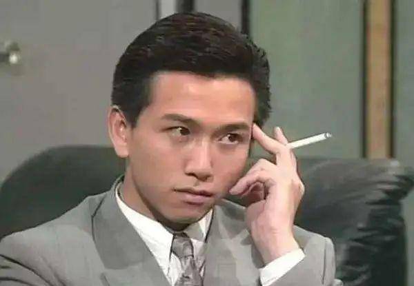 生存现状,有人没钱治病,有人出镜带货卖卫生巾_刘家辉_万梓良_周润发