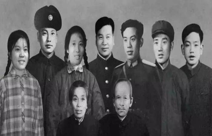 要知道,除了廉宝生以外,廉家的四个儿子还有两个也都是保家卫国的解放