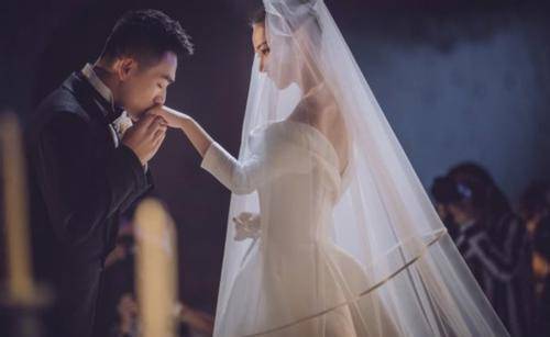 原创嫁给何捷后苦尽甘来张馨予危机变转机还是嫁军人最靠谱