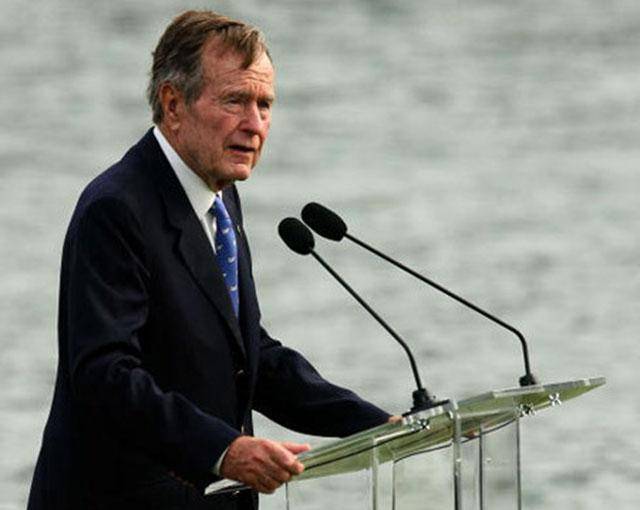 而在美国的白宫,刚上任的新总统老布什是喜出望外,科威特战争的爆发