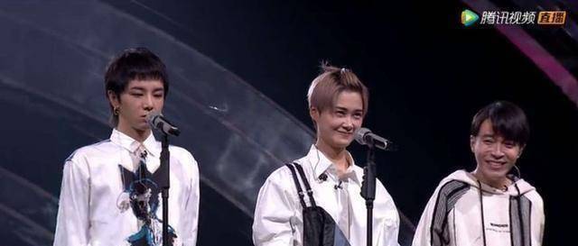 原创明日之子现身青春花李宇春华晨宇和青峰穿衣服是故意的吧