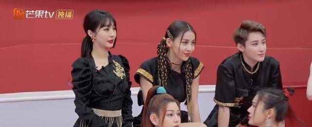 说白了就是四个五人组合向踢馆组应战,这次破浪挑战组的队长人选也有