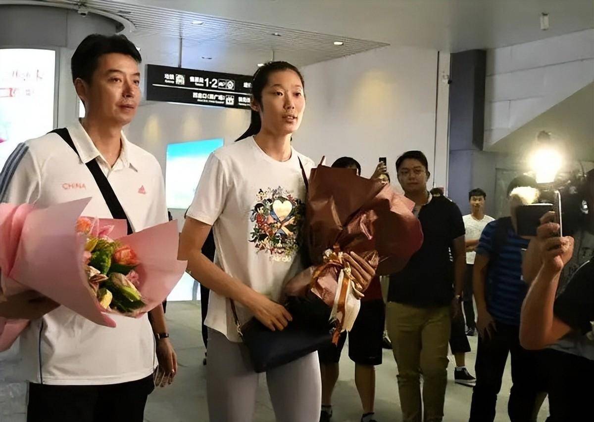 原创朱婷家庭现状父母不再务农5姐妹感情很深厚