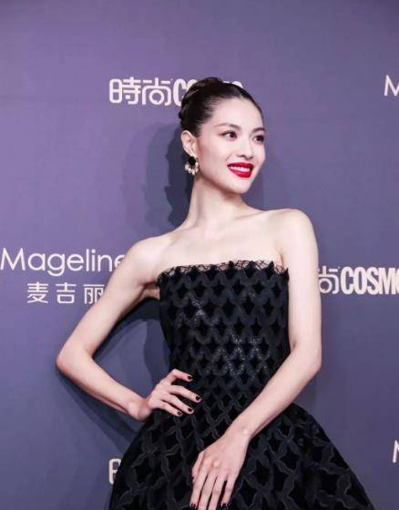 直角肩审美下的溜肩明星们是好看还是影响气质