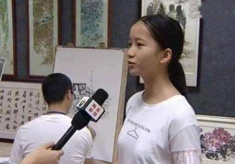 大学毕业之后,何碧玉并不满足自己的学业,又前往了美国华盛顿大学进行