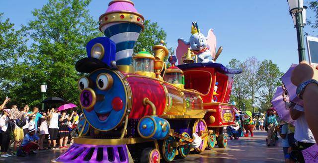 原创迪士尼适合多大孩子去玩全年龄段都可以去各有各的玩法