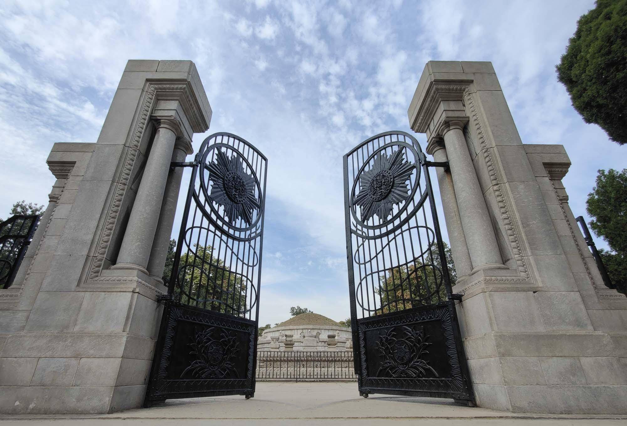 大恶人",死后圆了皇帝梦,解放后幸免挖坟暴尸,命好_袁世凯_袁林_历史