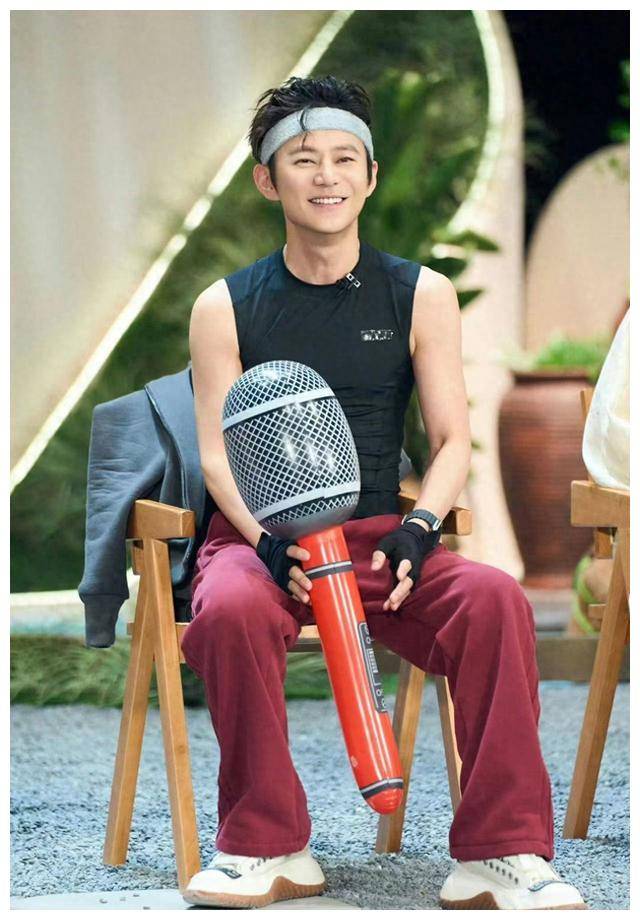 何炅尝遍美味揭秘年轻秘诀大叔奇妙变身