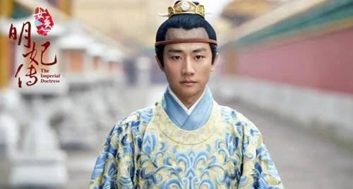 正给皇帝梳头的太监:儿子早给您养到6岁了_万贵妃_朱佑樘_生活