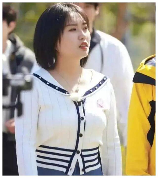 李雪琴暴瘦30斤杨柳腰神似女团成员网友成第二个贾玲了