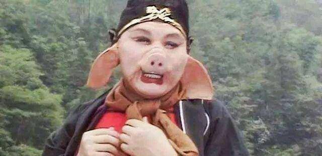 猪八戒还特别怜香惜玉,看到孙悟空打死了女妖怪,他特别生气,挑拨离间