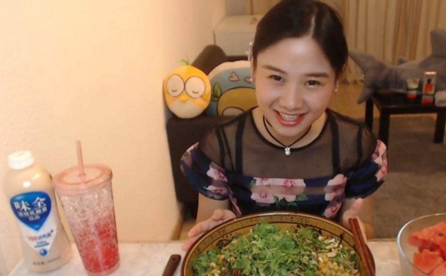 原创谁说大胃王光吃不长胖密子君脸部浮肿木下肥14斤对比太明显