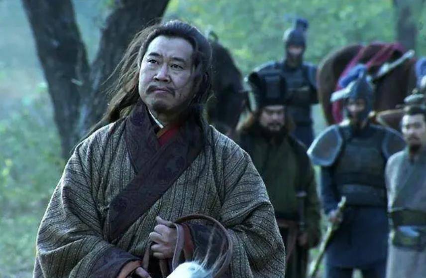 庞统临死前,终于看穿刘备真面目!宴席上暗示魏延,可惜魏延没懂