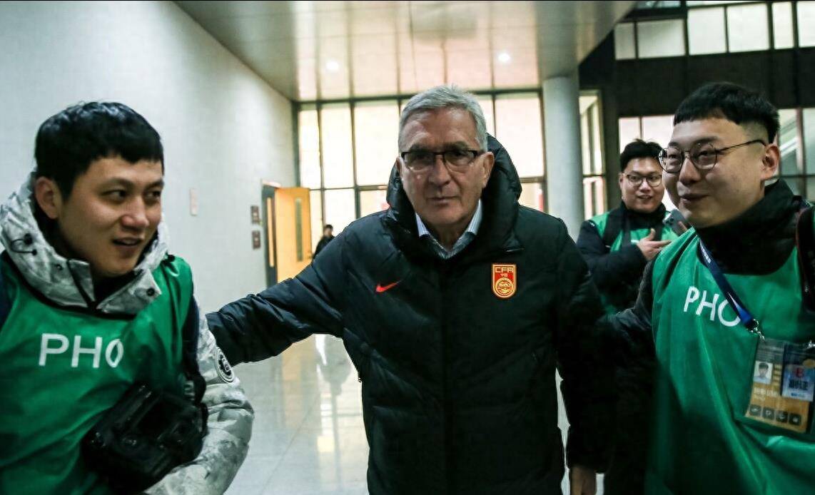 因为前任我们足协领导陈戌源和主教练李铁对归化球员都不是特别感冒