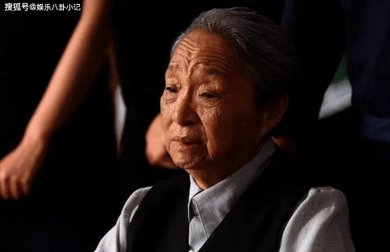 她是国家一级演员,76岁病逝后千人含泪送别,孙子更是国人的骄傲_柏青