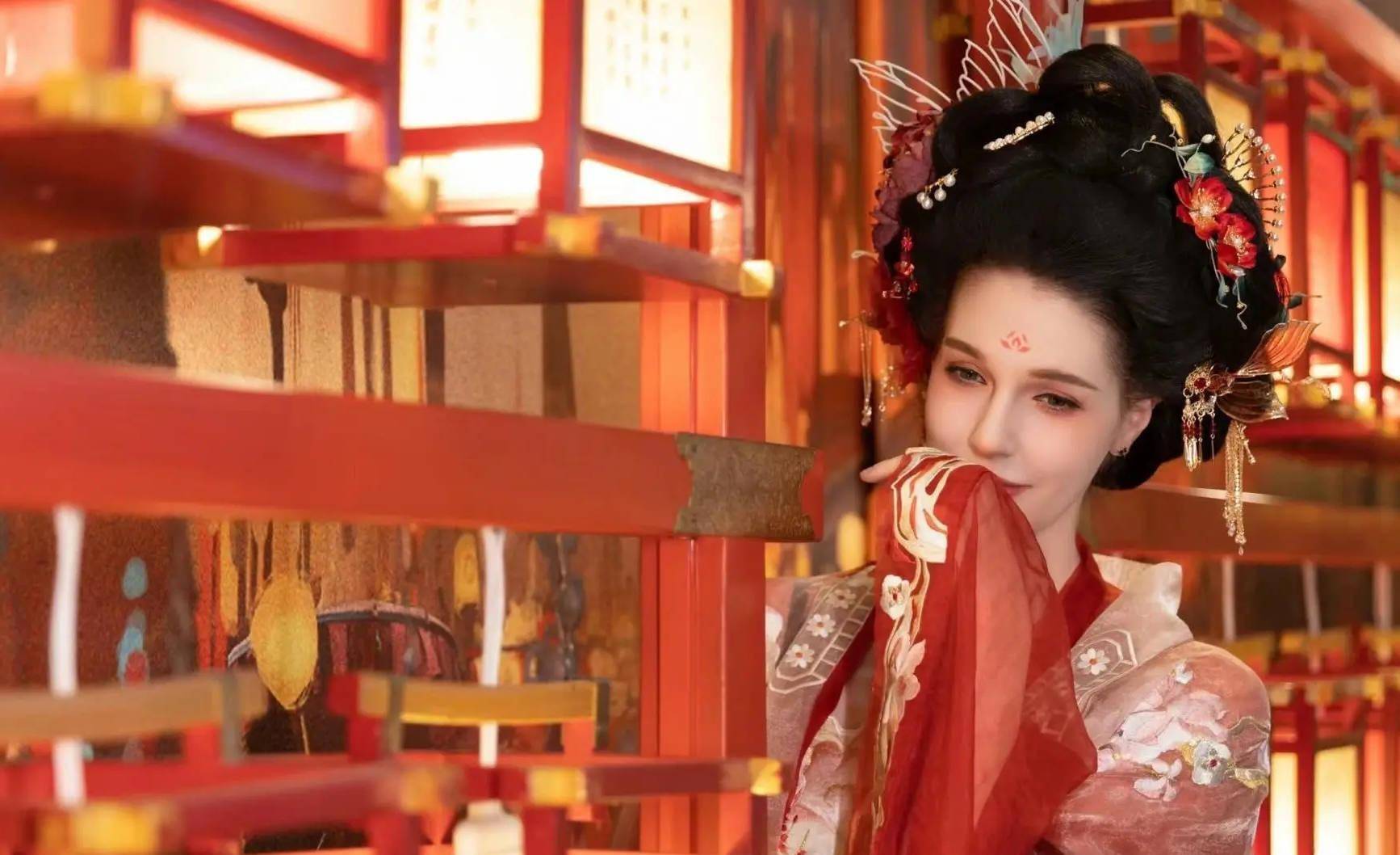 撒贝宁妻子汉服写真曝光,肤如凝脂面若桃花,宛若绝世美女杨贵妃_李白