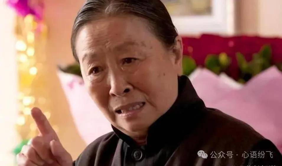 49岁女保姆哭诉每月9000包吃包住工资是很高但我做不下去了