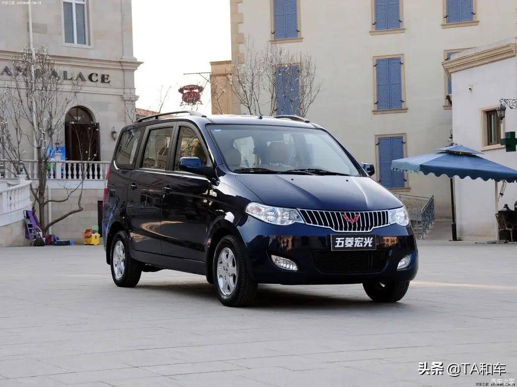 中国—五菱宏光虽然它有着丑小鸭的称谓,但它的价格便宜,油耗低廉