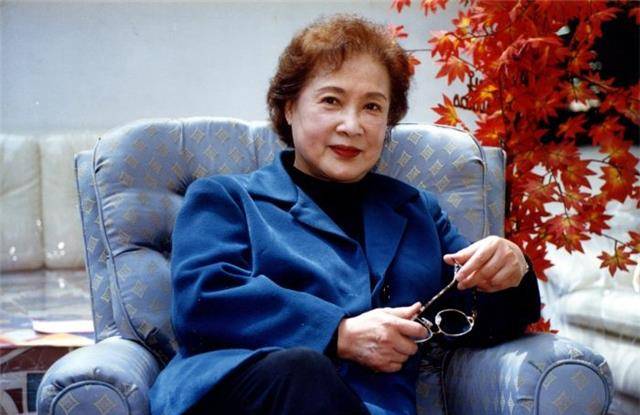 原创至今已98岁秦怡为何还这么美聊聊她的保养之道