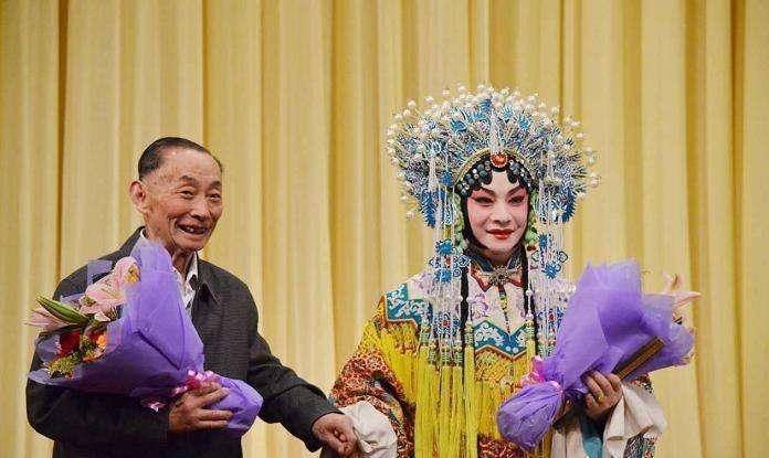 原创京剧演员胡文阁气力不足尖团字不分梅葆玖真选错传人看走眼了