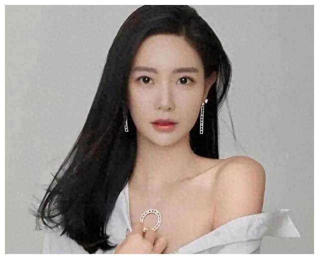 亚洲第一美女克拉拉穿上紧身裙令人惊艳散发何等魅力