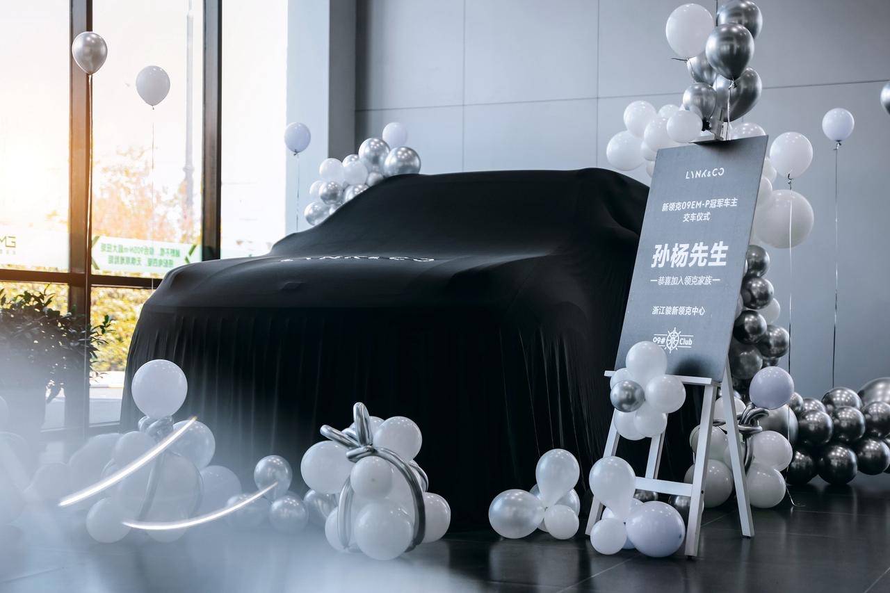 交车仪式现场,布置的非常漂亮而温馨!