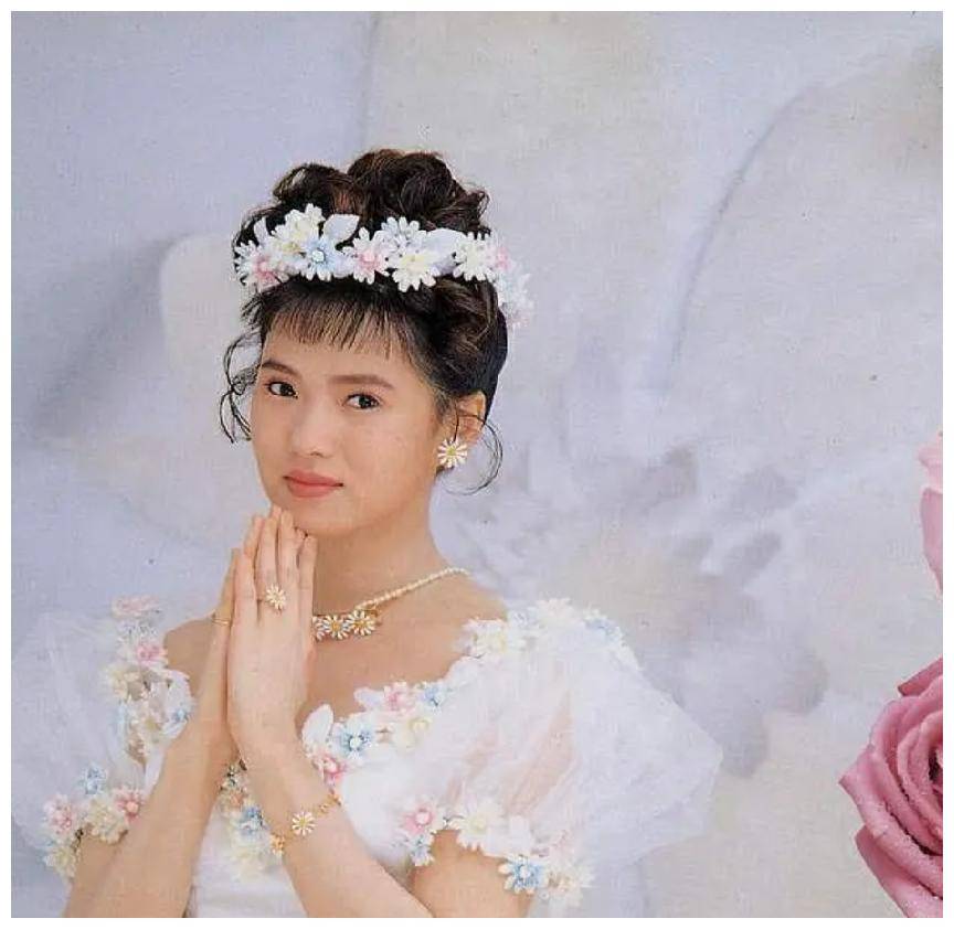 从地下室穷人到话题女王,她贩卖自己,搬入顶楼豪宅_伊能静_父亲_妈妈