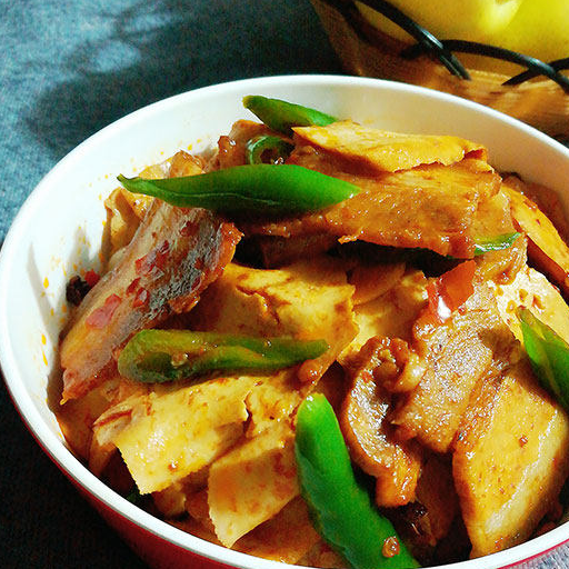 香干回锅肉是一道名菜,但是做法却如此简单!