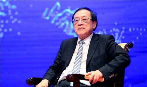 姚期智于1946年出生在中国上海,祖籍湖北省孝感市孝昌县,21岁赴美留学