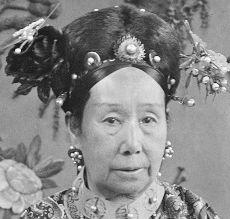 原创清朝慈禧太后真实老照片年过半百眉清目秀气场强大不怒自威