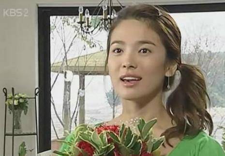 当年的韩剧,肯定都有一位肤白貌美大长腿的女二号,家境比女主角好