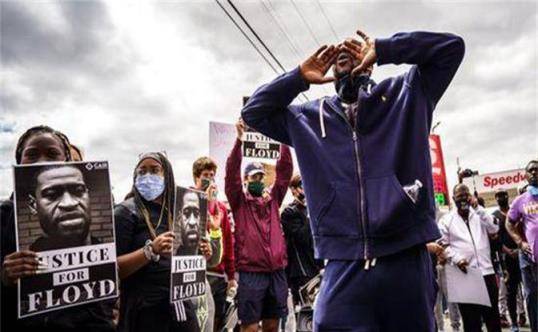 原创为什么黑人超级巨星会痴迷白人女孩肤色背后的命运