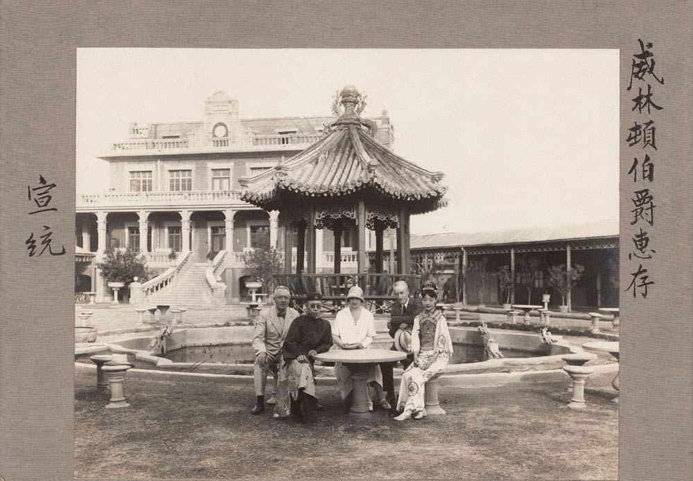 原创溥仪被赶出紫禁城后有多惨婉容换衣被仆人偷窥溥仪被迫交房租