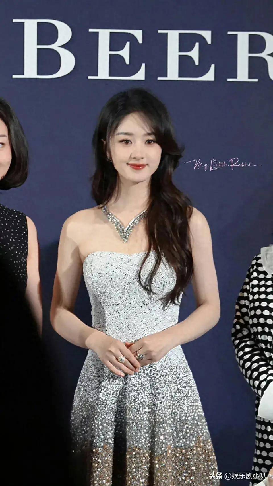 就是贵气小王子很奶的小哥哥老王哥又帅了周翊然是要弹奏一曲吗李一桐