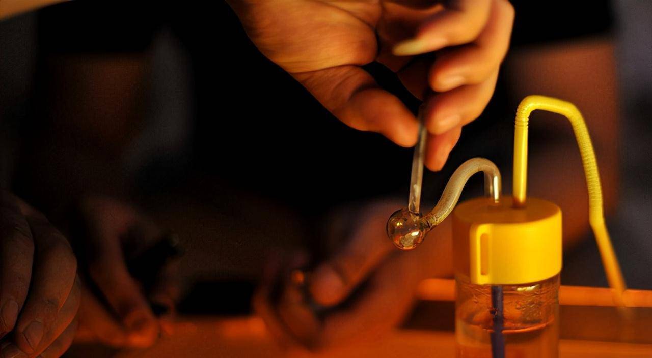 原创大毒枭刘招华制毒几十吨逃亡9年逃亡途中还因中彩票上了电视