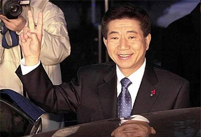 原创韩国前总统卢武铉跳崖身亡细节曾向警卫员要烟通过电脑留遗书