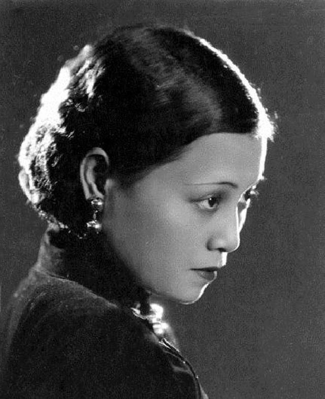 著名的电影女演员,其父乃龙潭三杰之一的钱壮飞黎莉莉(1915年6月2日