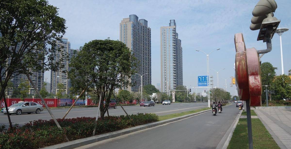 凤阳县的命名也是由他而来,在明朝洪武七年时,朱元璋以"丹凤朝阳"四字